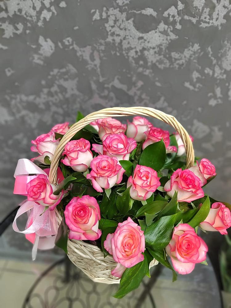 Цветочная композиция из Розы в корзине в Николаевке Республики Мордовия