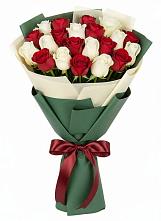 Букет Микс из красных и белых роз в Николаевке Республики Мордовия