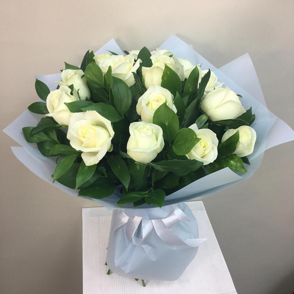 Букет 15 Белых роз Проуд в Николаевке Республики Мордовия