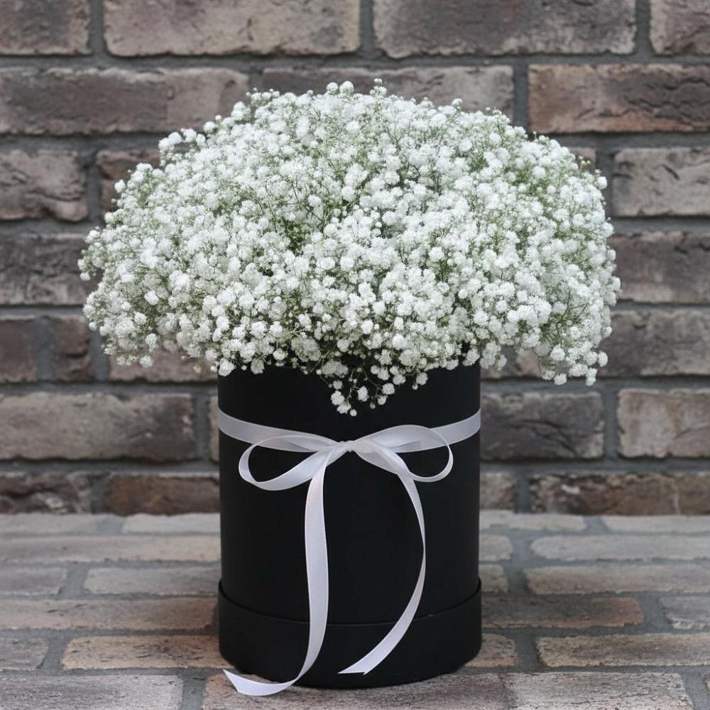 Цветочная композиция из Гипсофила в шляпной коробке в Николаевке Республики Мордовия