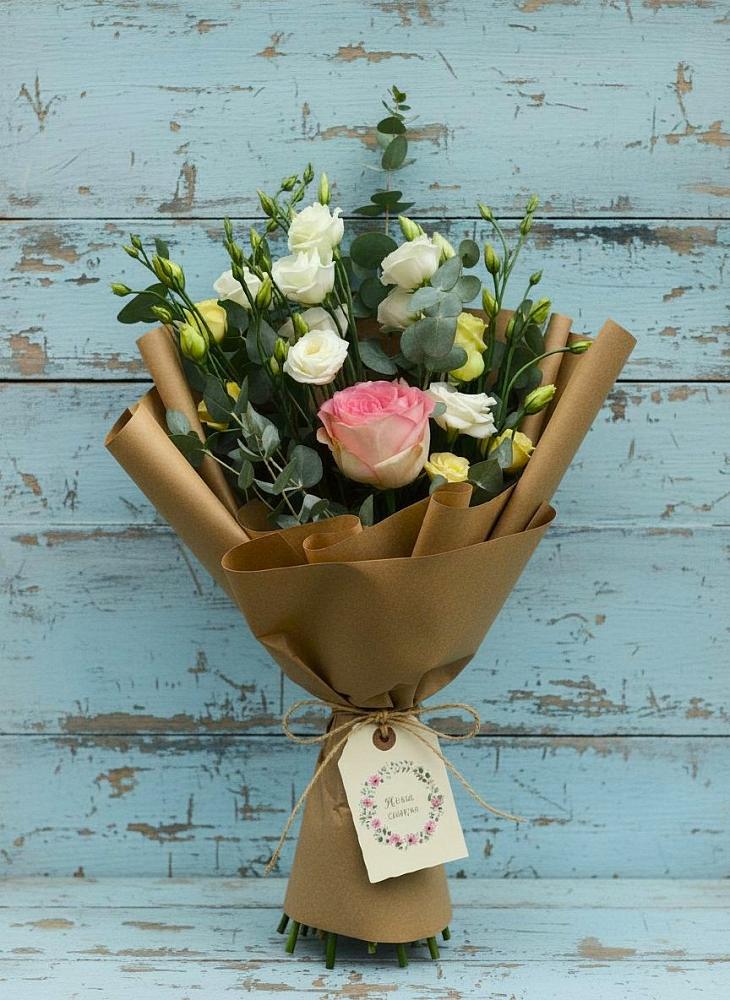 Букет цветов из: Розы и Лизиантусы в Николаевке Республики Мордовия