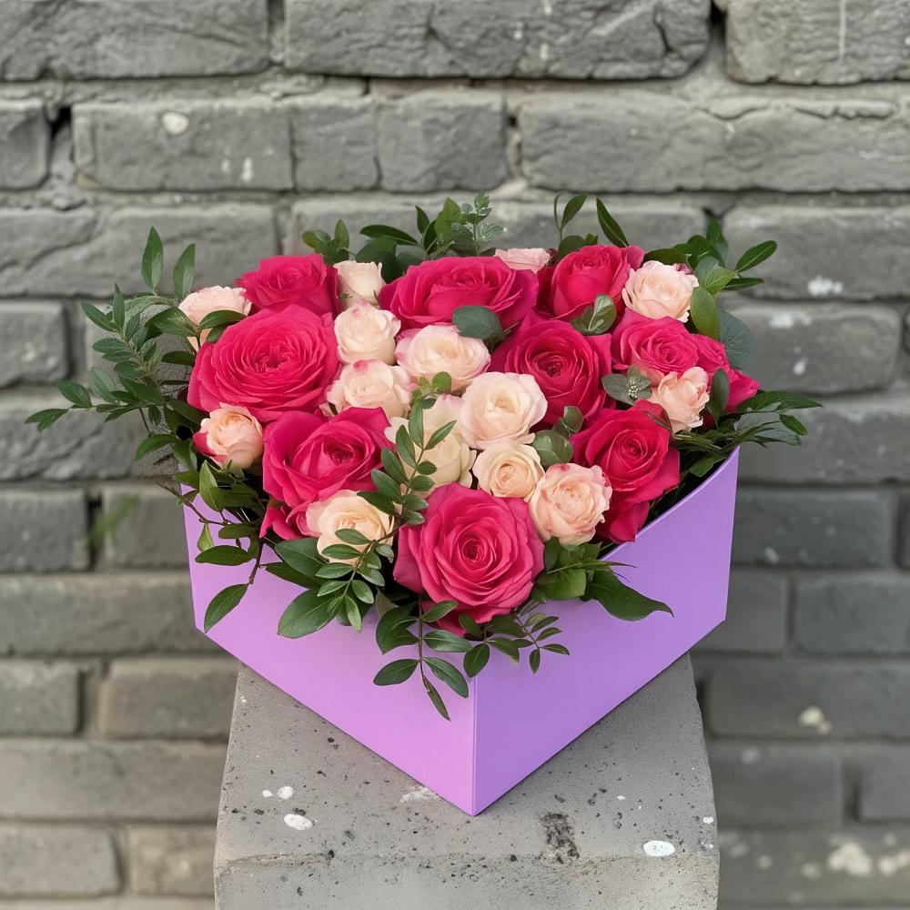 Цветочная композиция из Розы в коробке в Николаевке Республики Мордовия