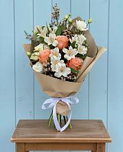 Букет цветов из:  Альстромерии, Лизиантусы, Розы и Хризантемы в Николаевке Республики Мордовия