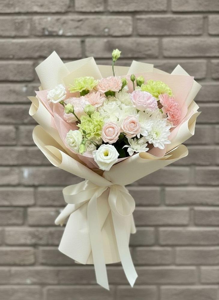 Букет цветов из: Гвоздики, Розы, Лизиантусы и Хризантемы в Николаевке Республики Мордовия