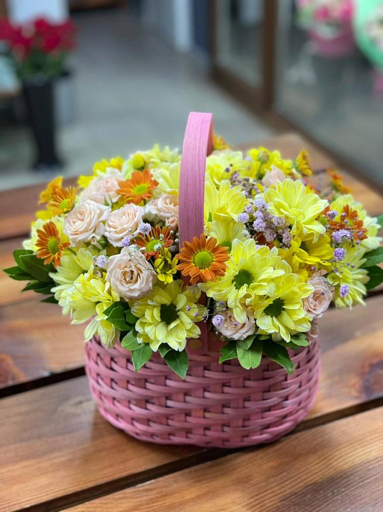 Цветочная композиция из Хризантемы и Розы в корзине в Николаевке Республики Мордовия