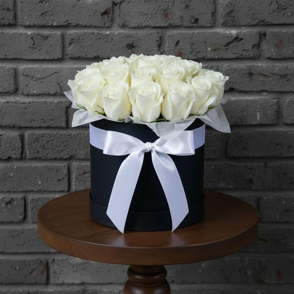 Цветочная композиция из Розы в шляпной коробке в Николаевке Республики Мордовия