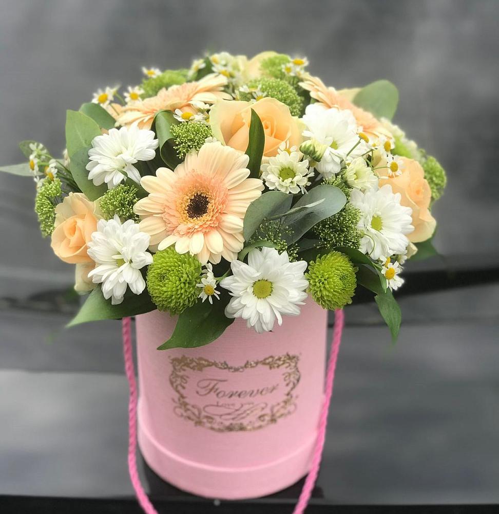 Цветочная композиция из Розы, Герберы и Хризантемы в шляпной коробке в Николаевке Республики Мордовия