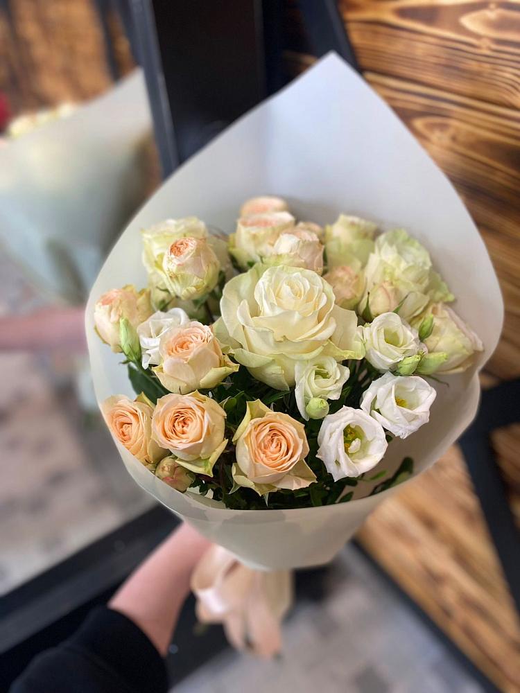 Букет цветов из: Розы и Лизиантусы в Николаевке Республики Мордовия