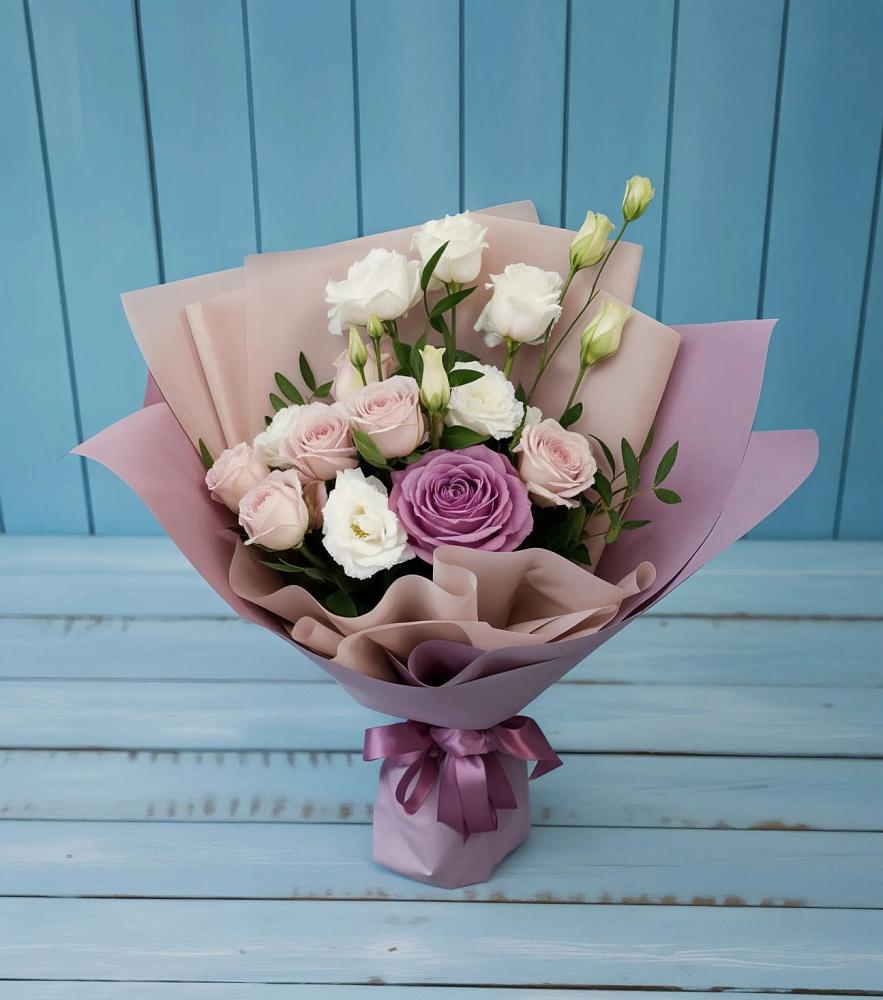 Букет цветов из: Розы и Лизиантусы в Николаевке Республики Мордовия